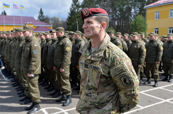US paratrooper trains Ukrainian volunteers