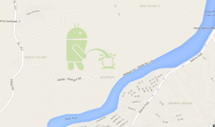 Android robot pissing on Apple logo Android robot pissing on Apple logo