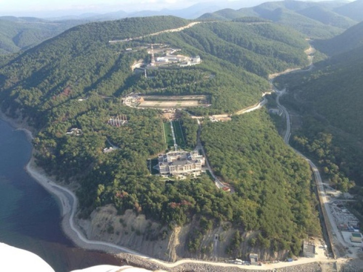 Aerial pictures allegedly showing Putin's Black Sea
