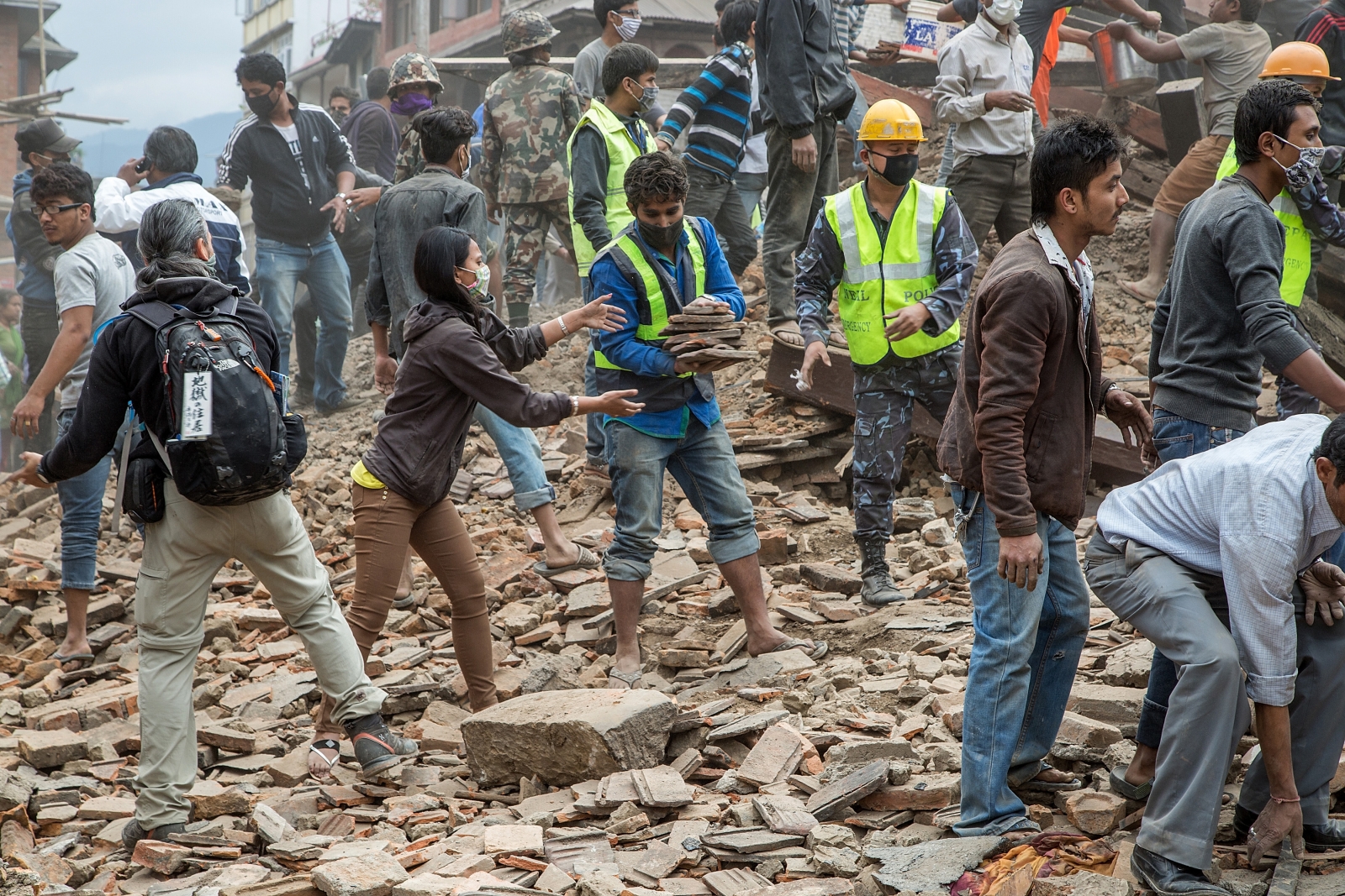 nepal-earthquake-death-toll-climbs-to-2-150-as-india-launches-aid