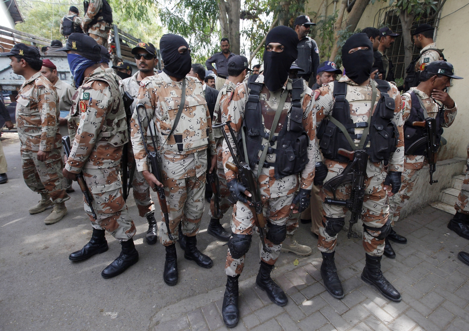 pakistan-s-isi-and-army-quietly-deployed-in-karachi-to-uproot