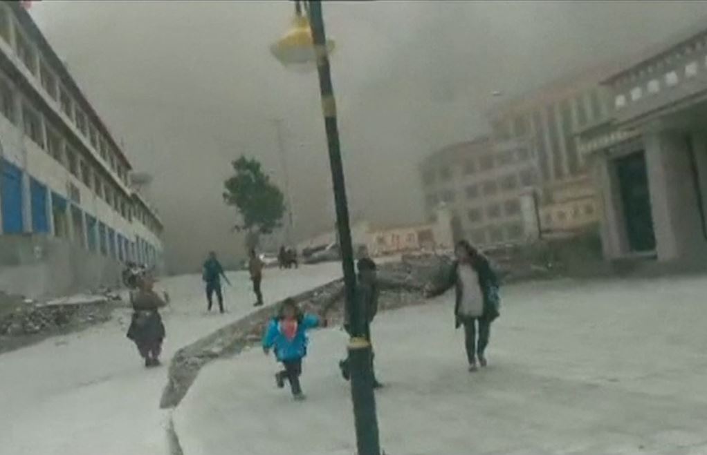 Nepal earthquake Dramatic new video shows the moment quake struck