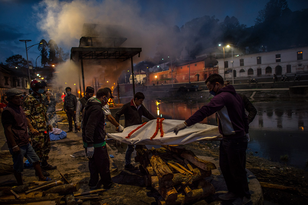 nepal earthquake cremation