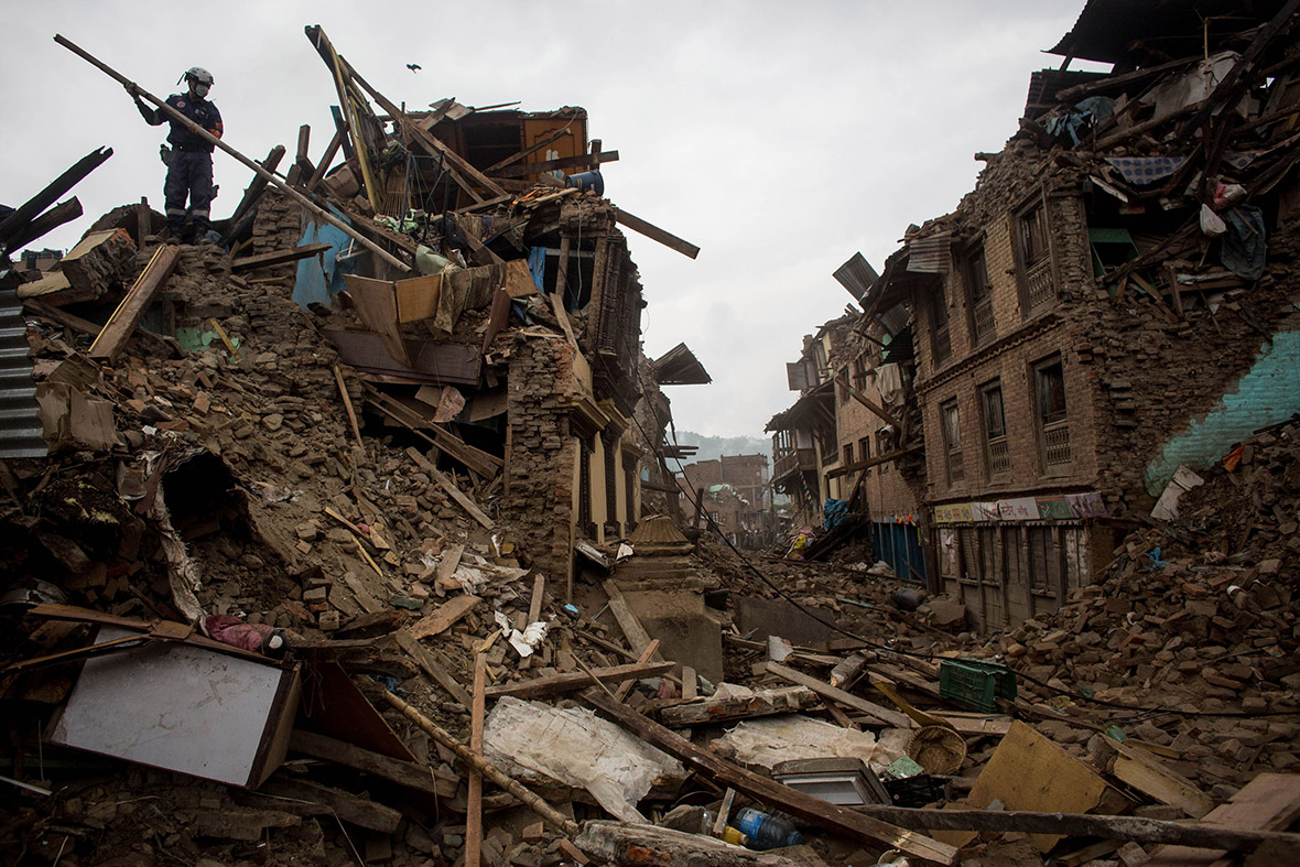 Nepal Earthquake Moments Of Beauty In The Rubble Of Kathmandu [photo Report] Ibtimes Uk