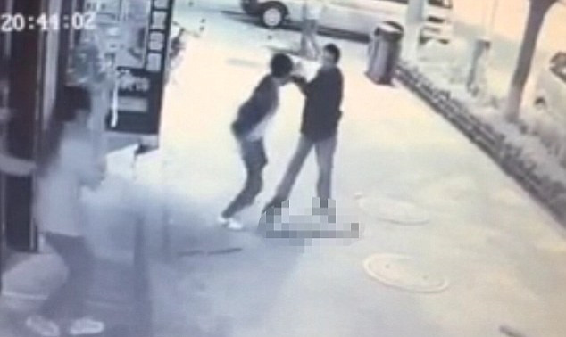 Video of child attacked by stranger Video of child attacked by stranger