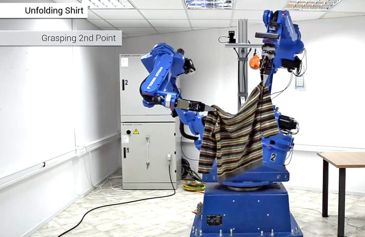 Dexterous Blue robot can fold clothes
