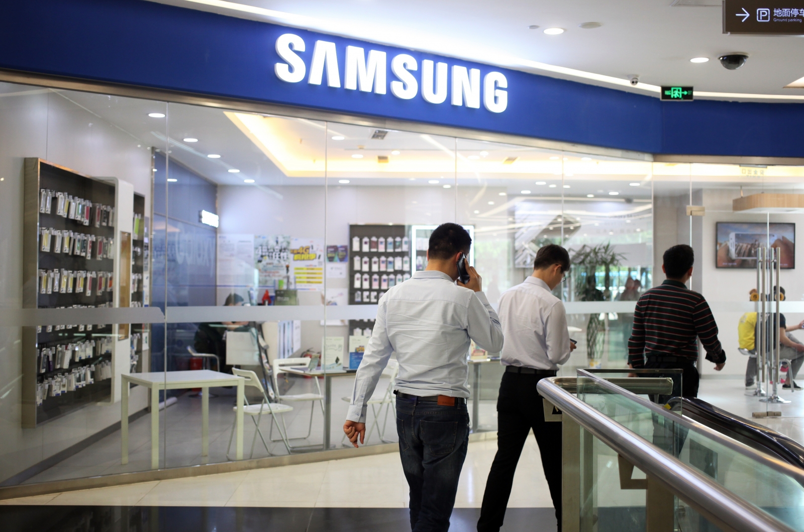 Samsung loses 50% of its China smartphone market share as Apple dominates