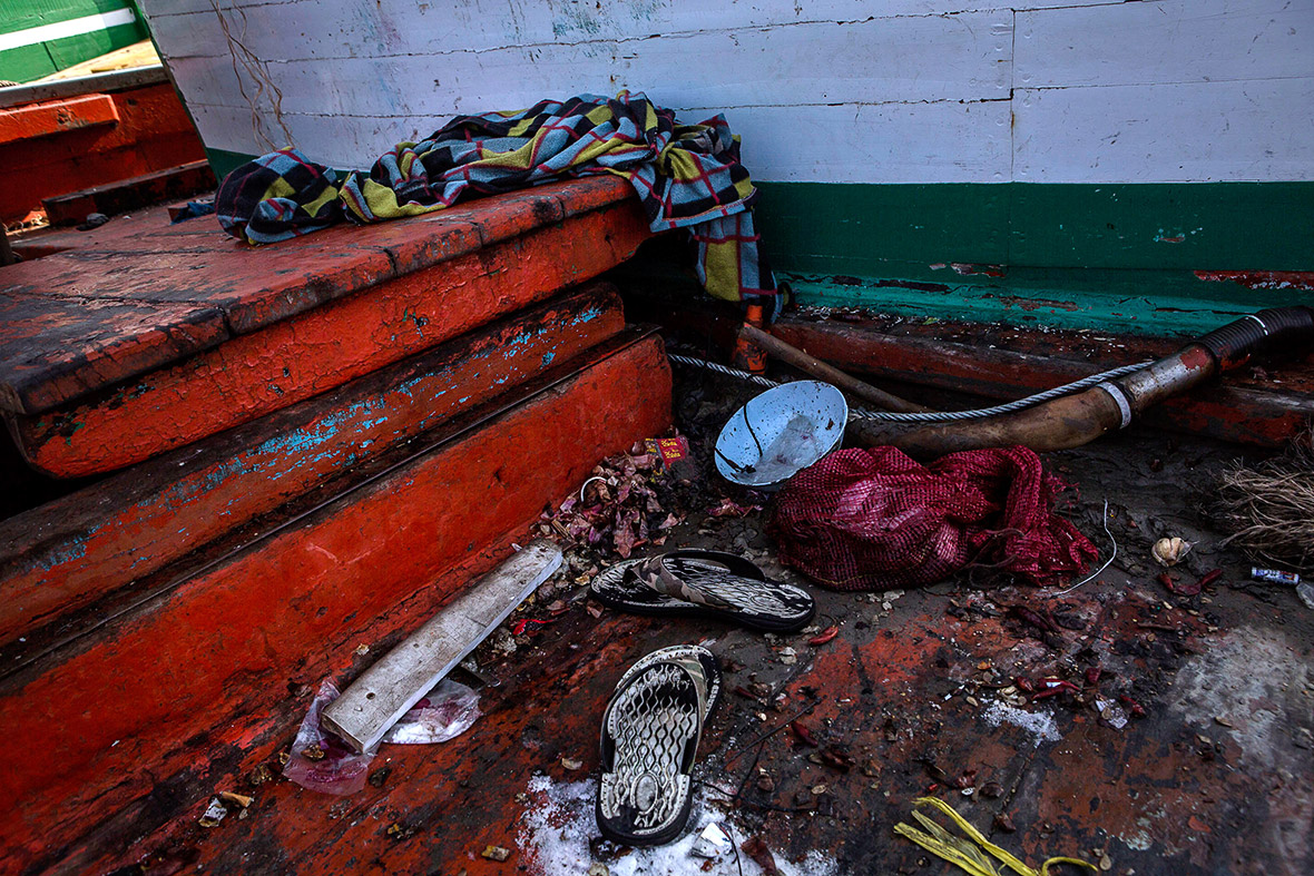 inside rohingya boat