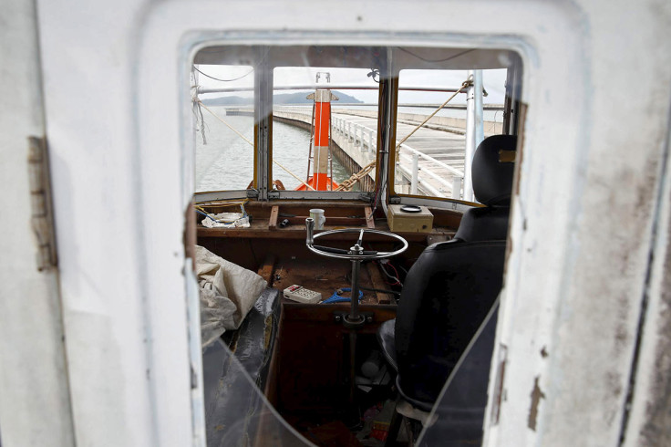 inside rohingya boat