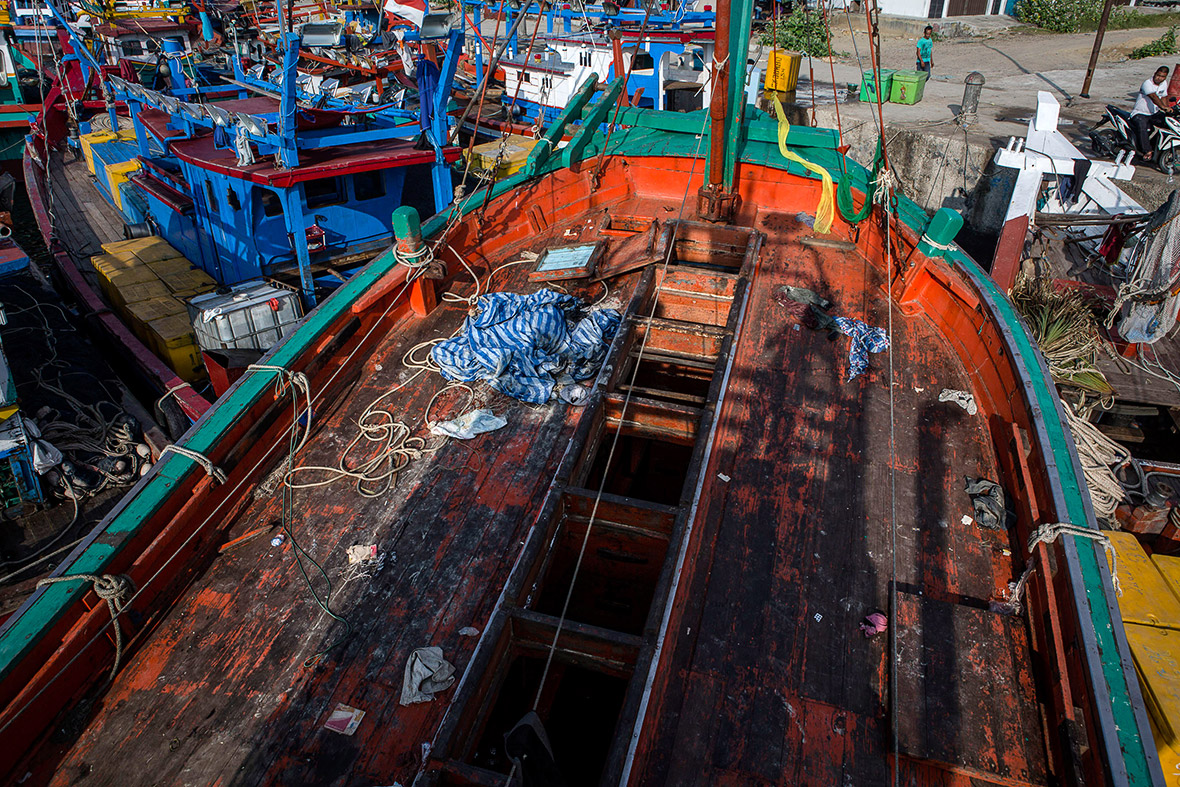 inside rohingya boat