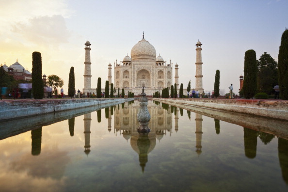 India: Hindu-Muslim couple attempt suicide in front of Taj Mahal ...