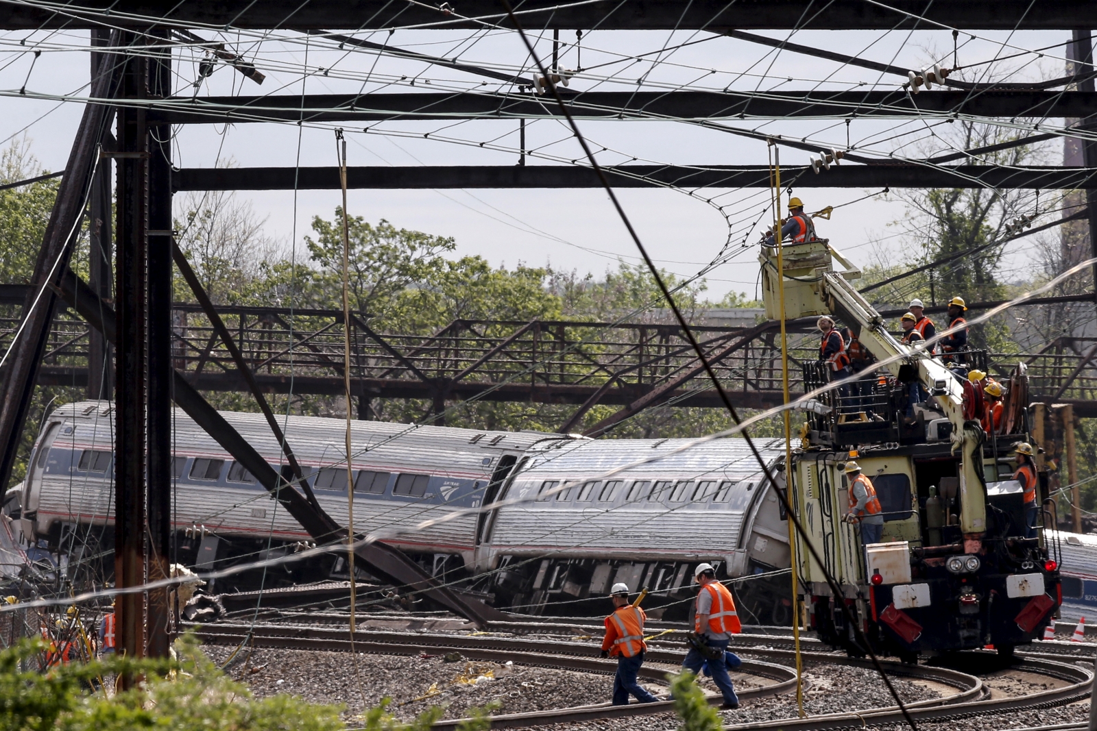 Amtrak crash Train sped up minutes before derailing, may have been hit