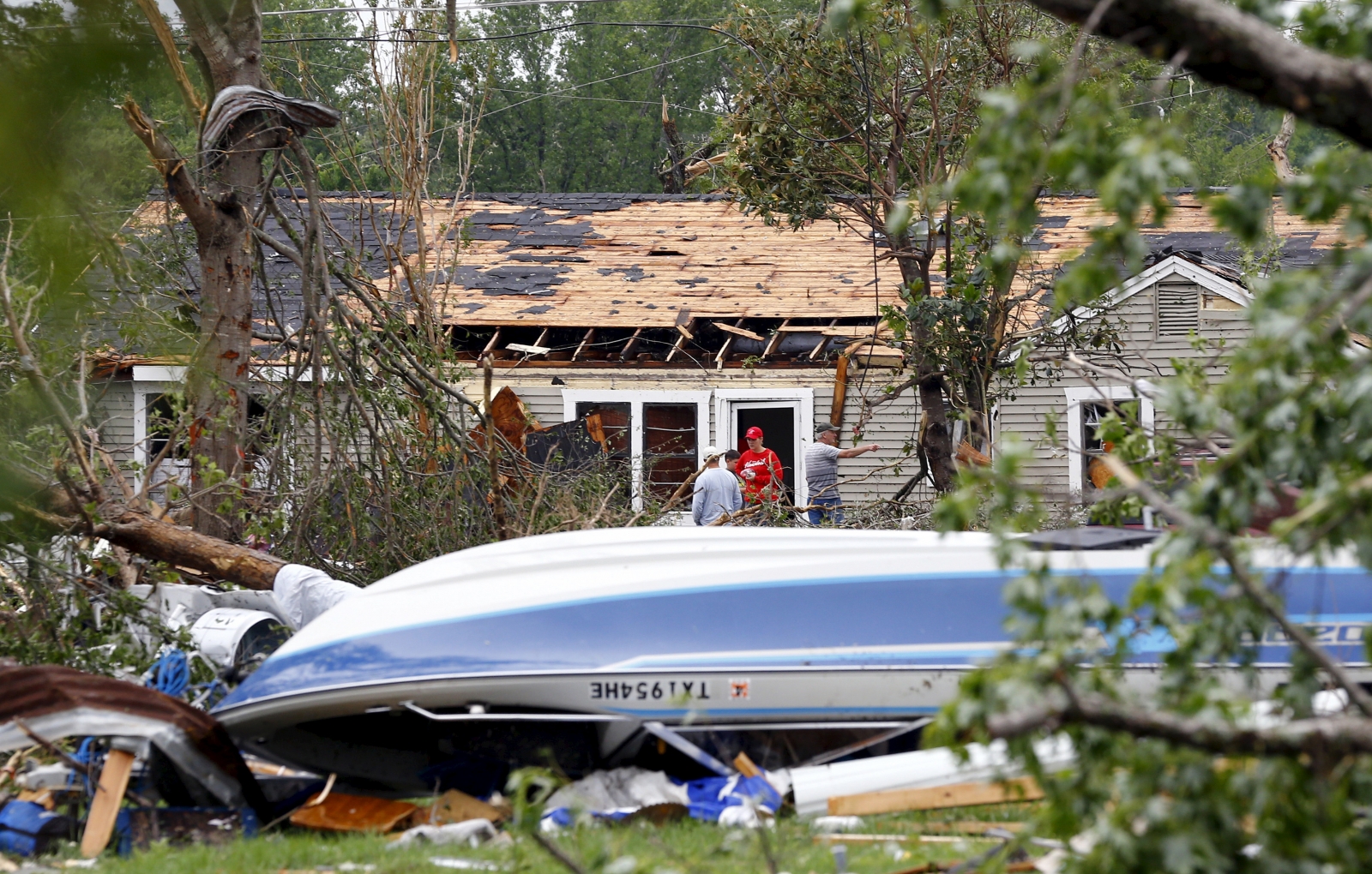 Weather Chaos In Us Midwest As 19 Tornadoes Destroy Homes And Cause 