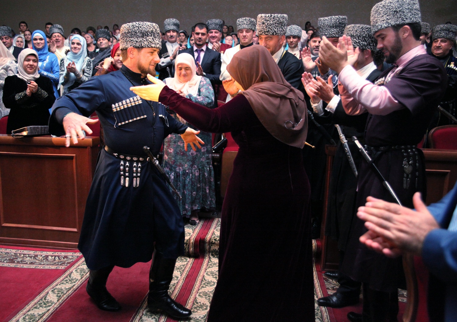 Занятия чеченцев. Рамзан Кадыров в национальной одежде. Тейп Кадырова. Чеченский народ.