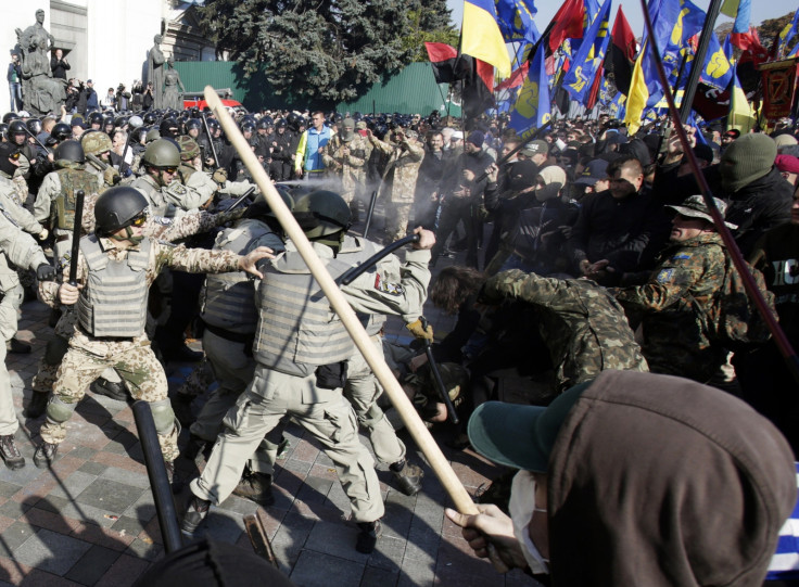 Ukraine riot police protesters violence clash