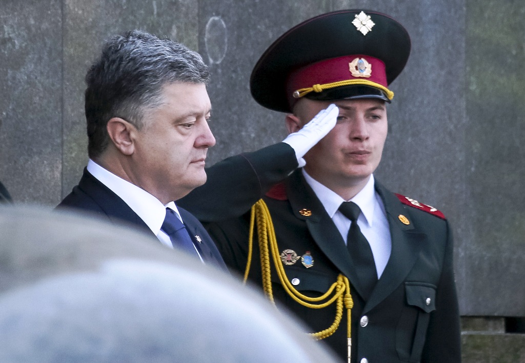 Ukraine's Economy May Shrink 10% in 2015 Ukraine's Economy May Shrink 10% in 2015