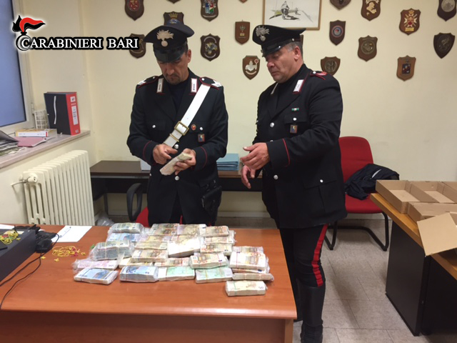 Bari Carabinieri cash