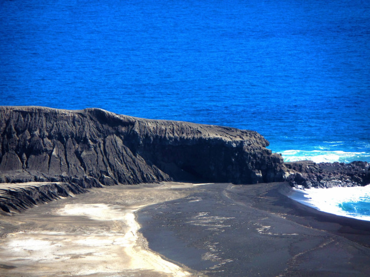 hunga tonga volcanic island
