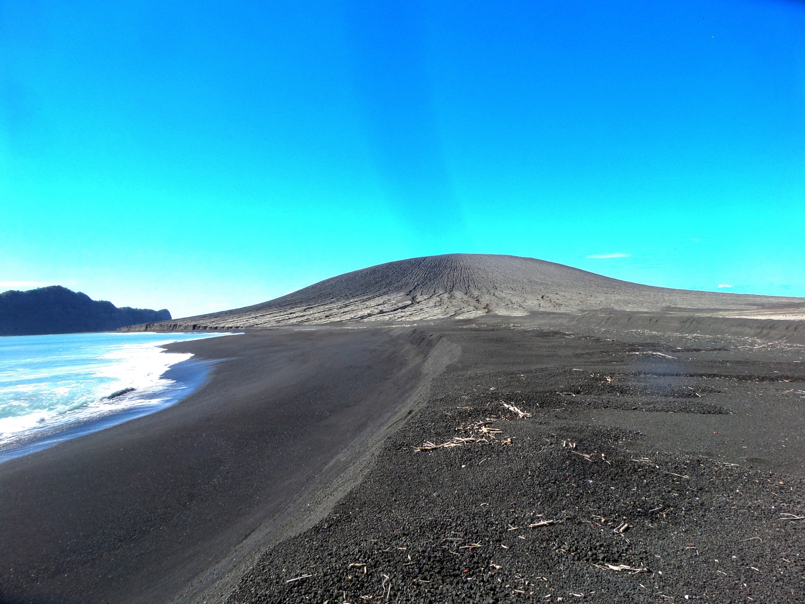 Hunga Tonga castaway: Amazing photos of God's Fire - Earth's newest ...