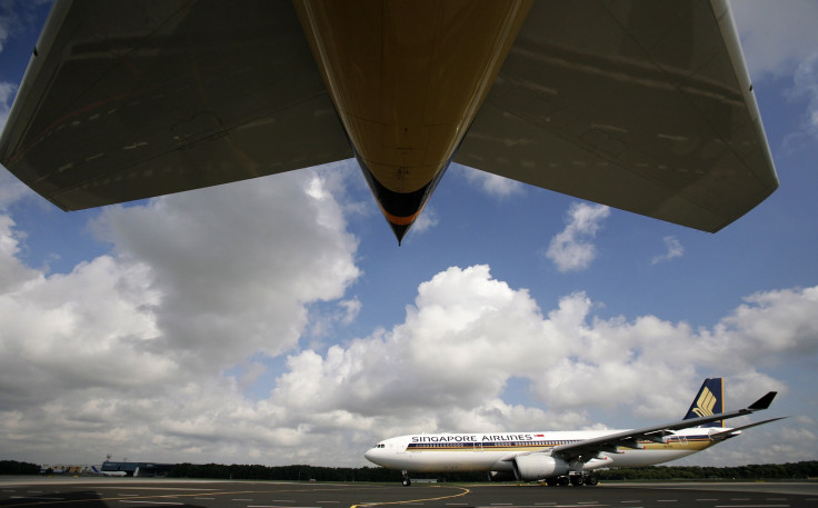 Singapore Airlines A330 taxis for take off