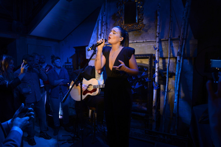 Jessie Ware performing