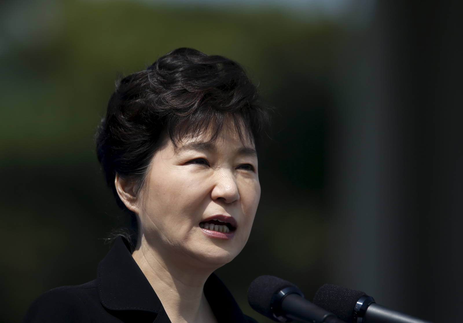 South Korea's Embattled President Park Geun-hye Offers To Resign Over ...