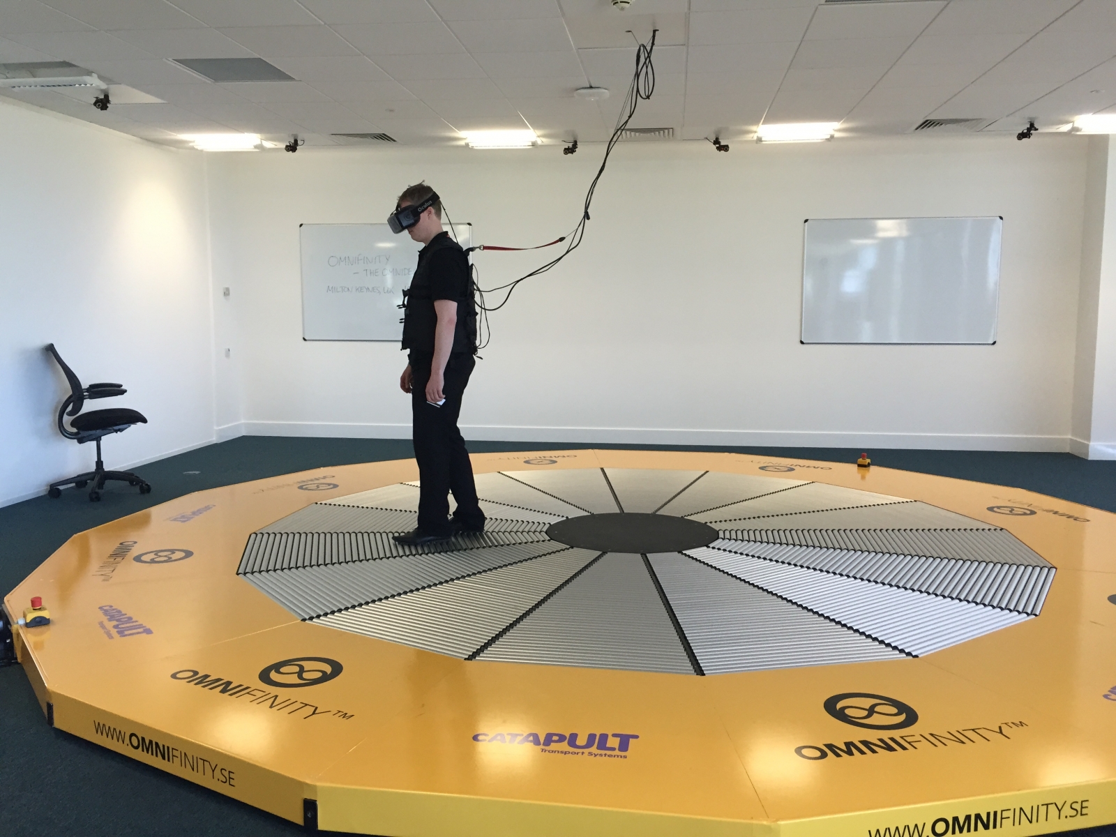 Walk around an autonomous carfilled town with Oculus Rift and 360