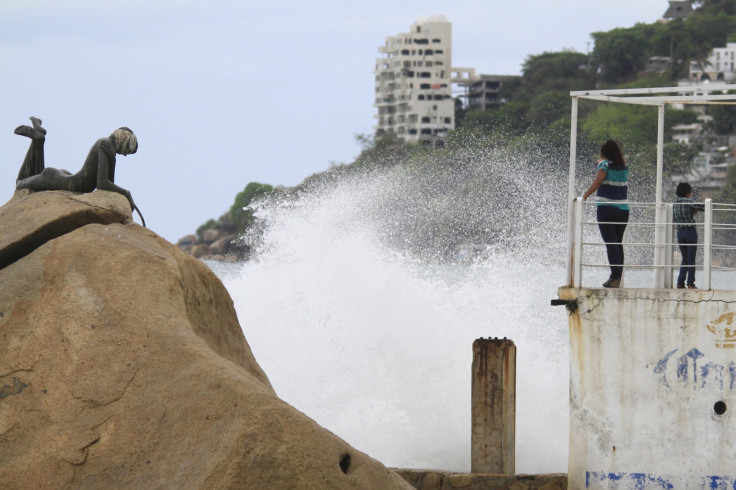 hurricane Carlos approaches Acapulco