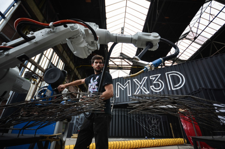 MX3D's robotic arm prints and welds metal