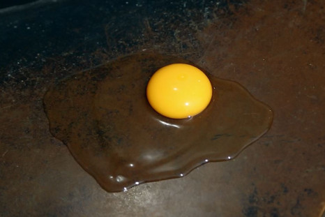 Frying an egg outside