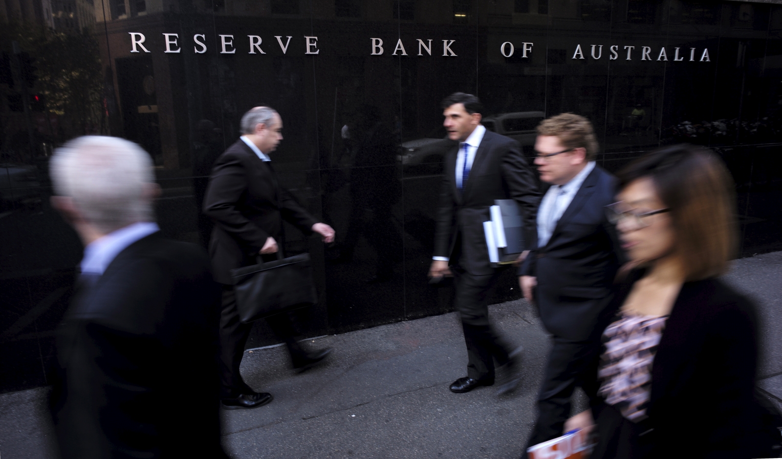 RBA meeting to consider Aussie dollar at 6year low and fresh Chinese