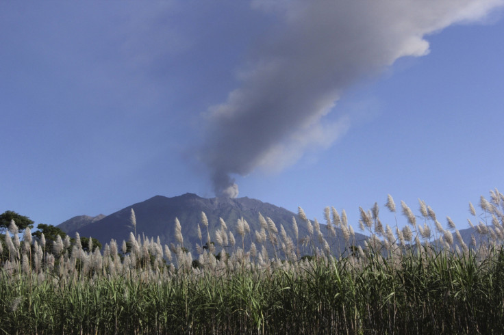 Indonesia airports, flights and volcanic ash