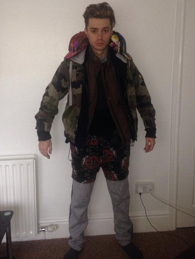 Boyband singer dodges excess baggage fee