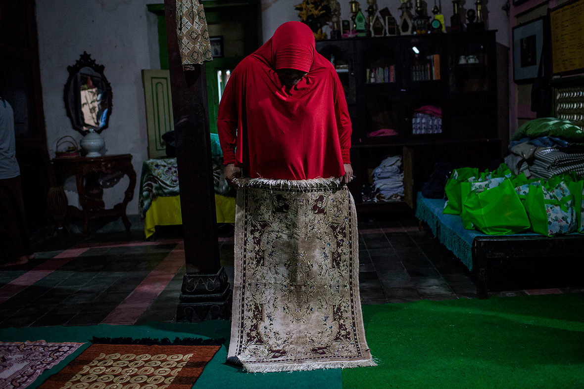 transgender Indonesia Muslim