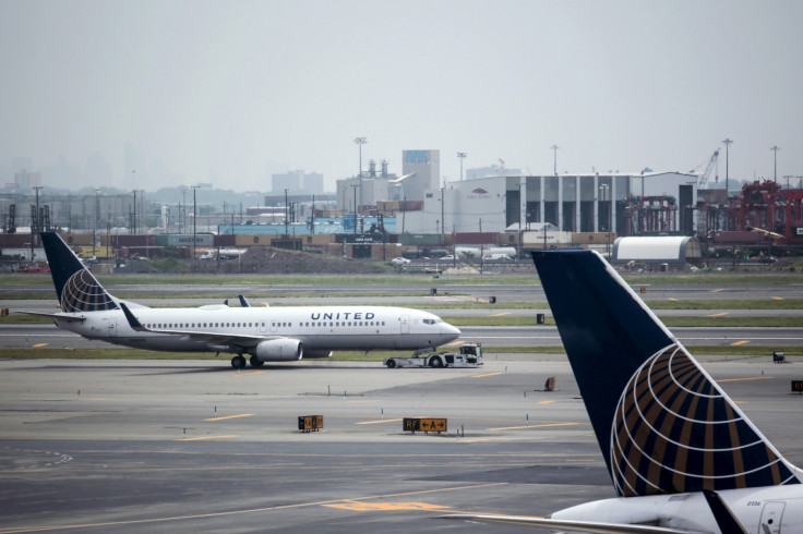 United Airlines plane