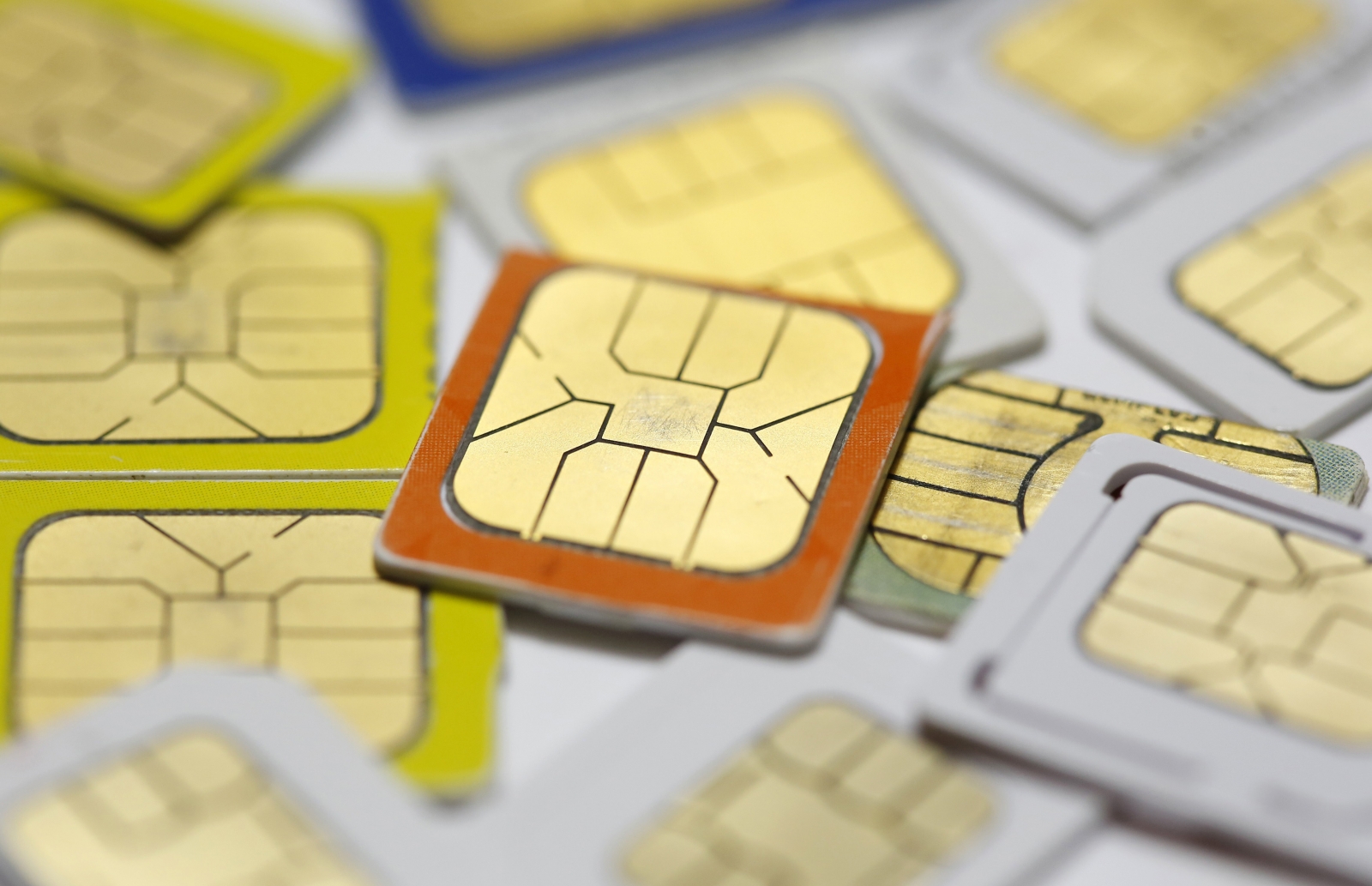 Apple and Samsung in talks to kill off SIM  cards  and 