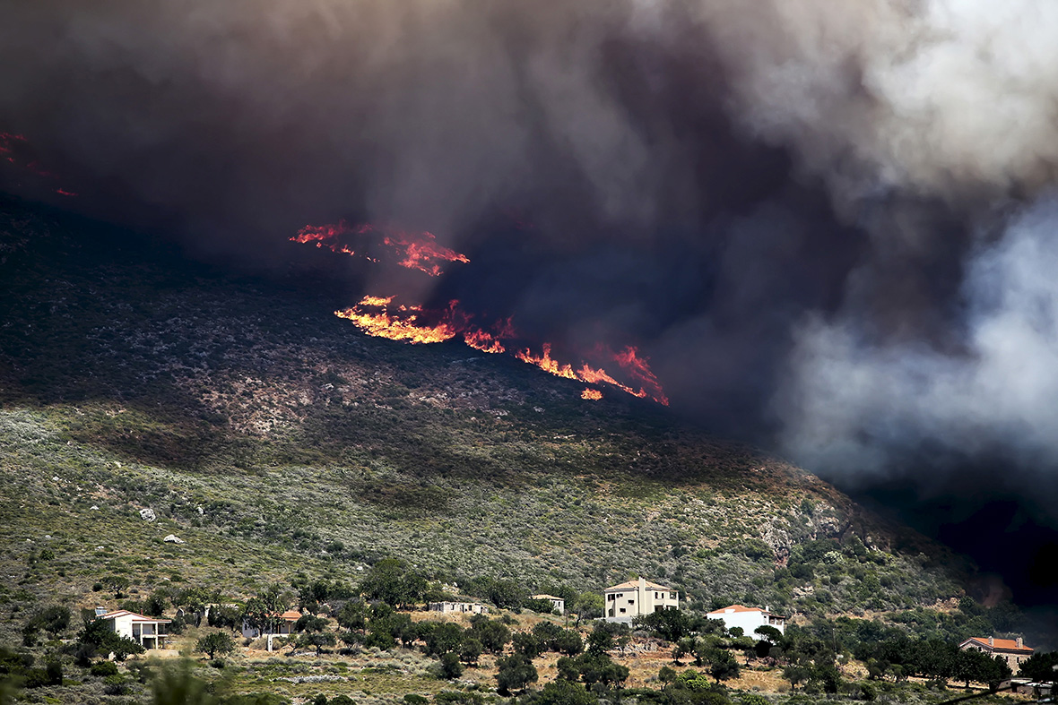 greece-fire-rages-on-the-hills-around-athens-causing-residents-to-flee