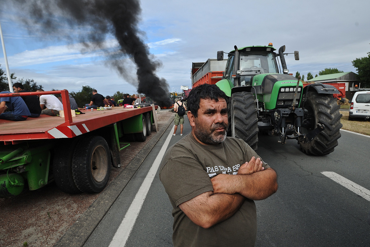 France Farmers block roads and dump manure outside banks and