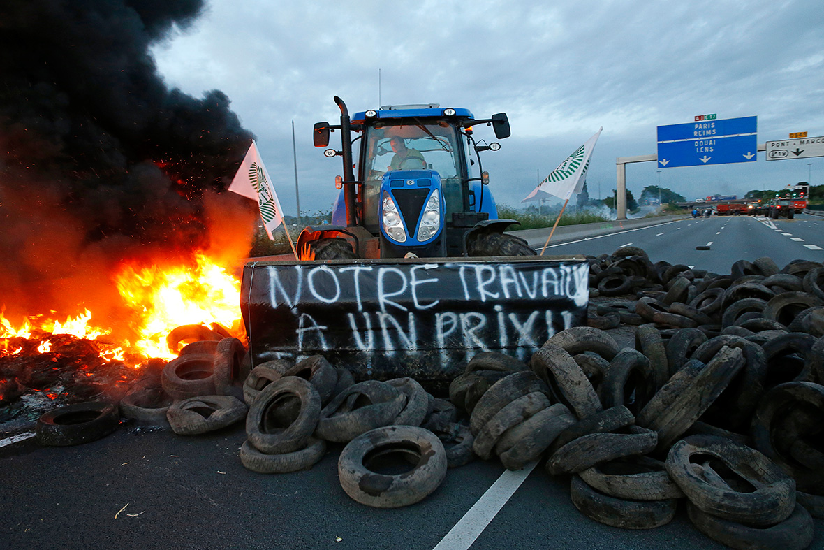 france farmer protest Seclin Lille-Paris highway