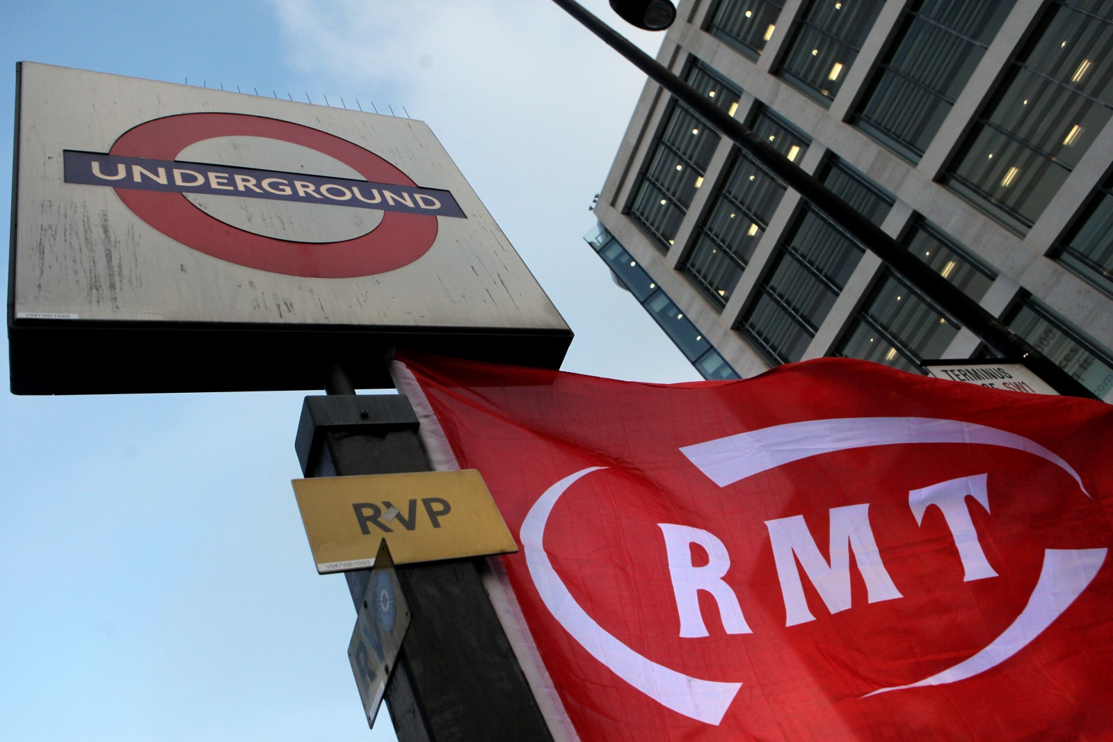 london-underground-faces-new-24-hour-strike-as-rmt-drivers-plan-central