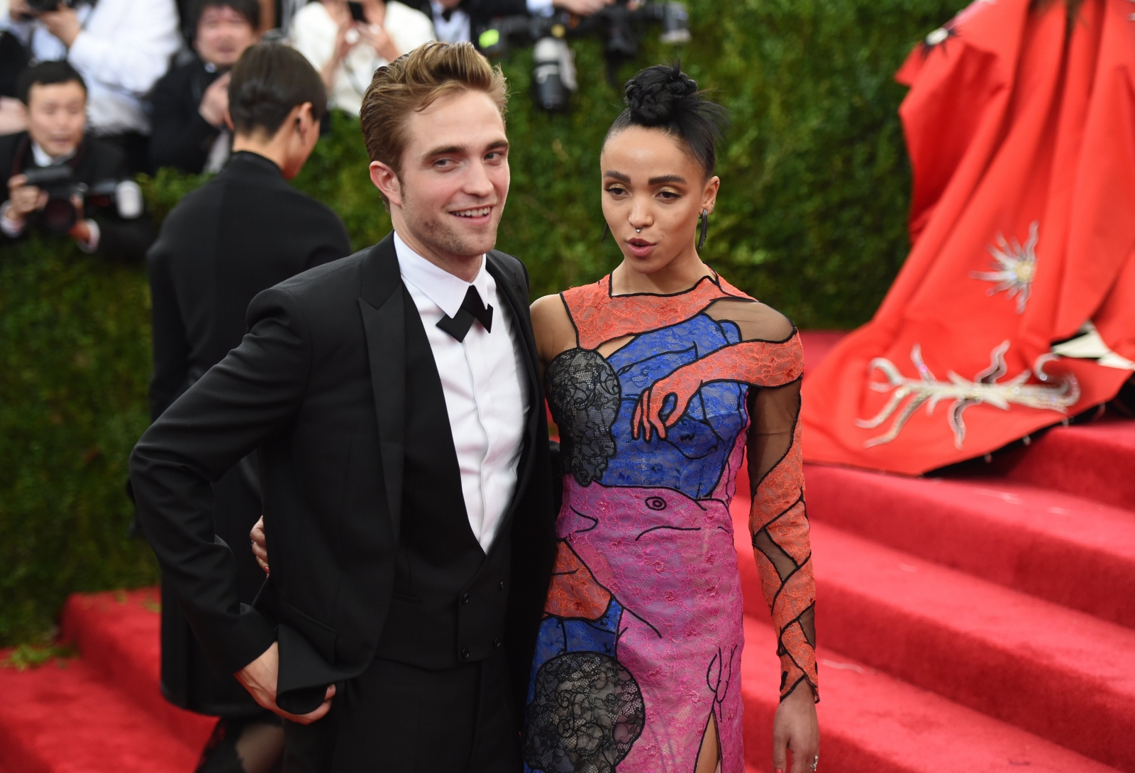 Robert Pattinson's family unsure if FKA Twigs is the 'right person' for Kristen ...1600 x 1089