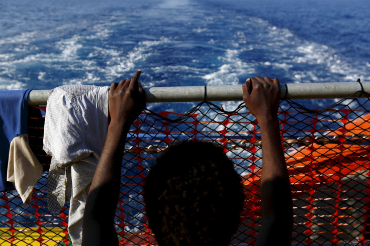 Migrants dinghy sinks off Libya