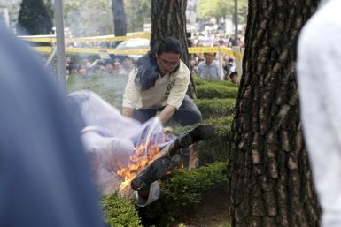 Man sets himself on fire