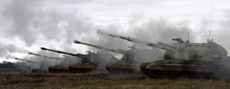 Russian Msta-S self-propelled howitzers fire