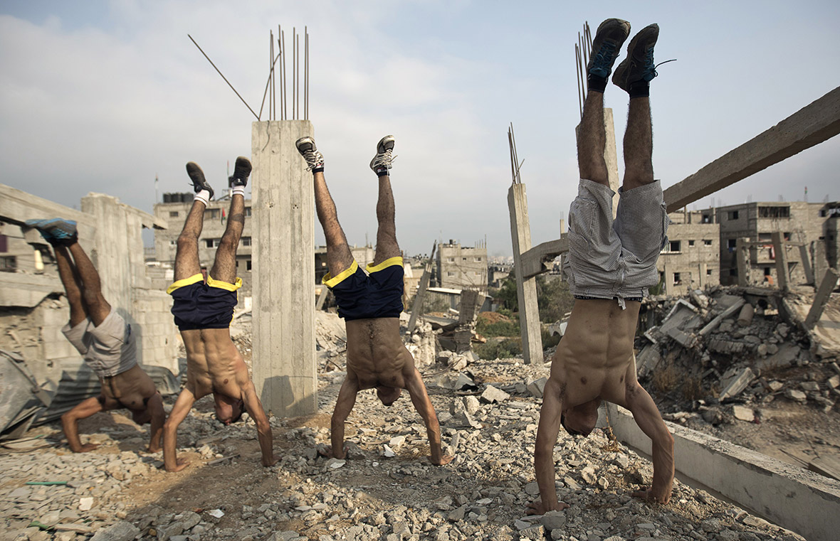 Bar Palestine Street workout group performs gravity Bar Palestine Street workout group performs gravity