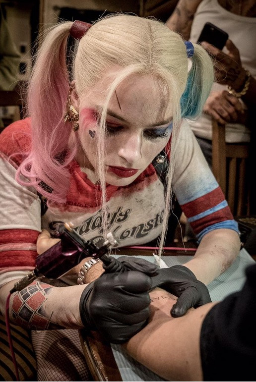 Margot Robbie tattooing David Ayer