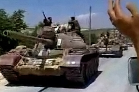 Syrian army tanks move into city