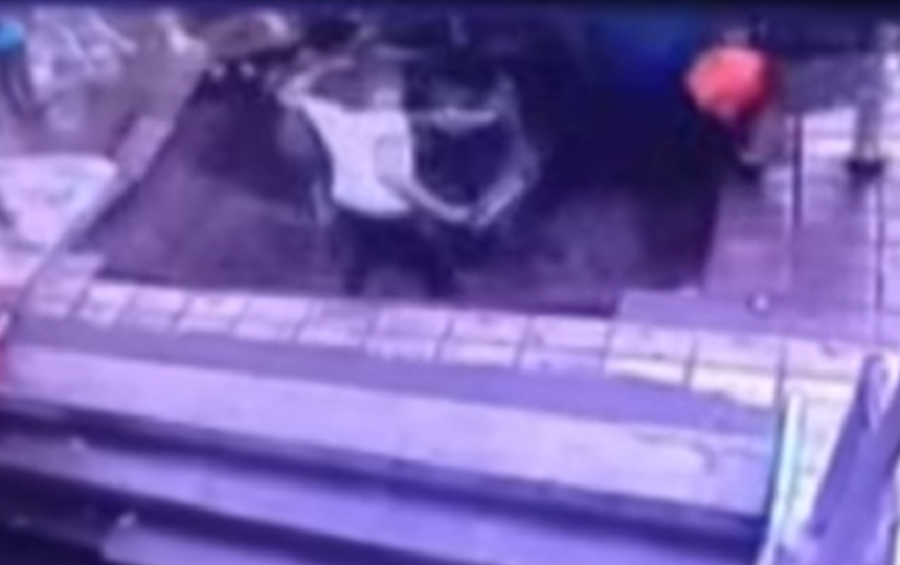 China: Video shows sinkhole swallowing pedestrians | IBTimes UK