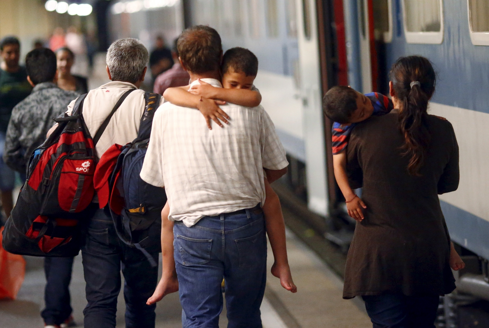 EU migrant crisis, trains arrive in Germany