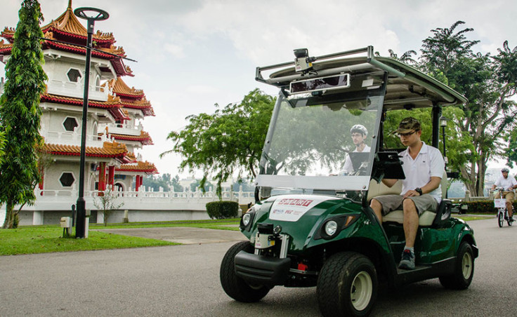 driverless golf cart tourist singapore